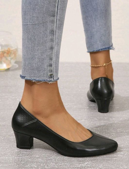 Sapatos NOVOS - tamanho 37/38