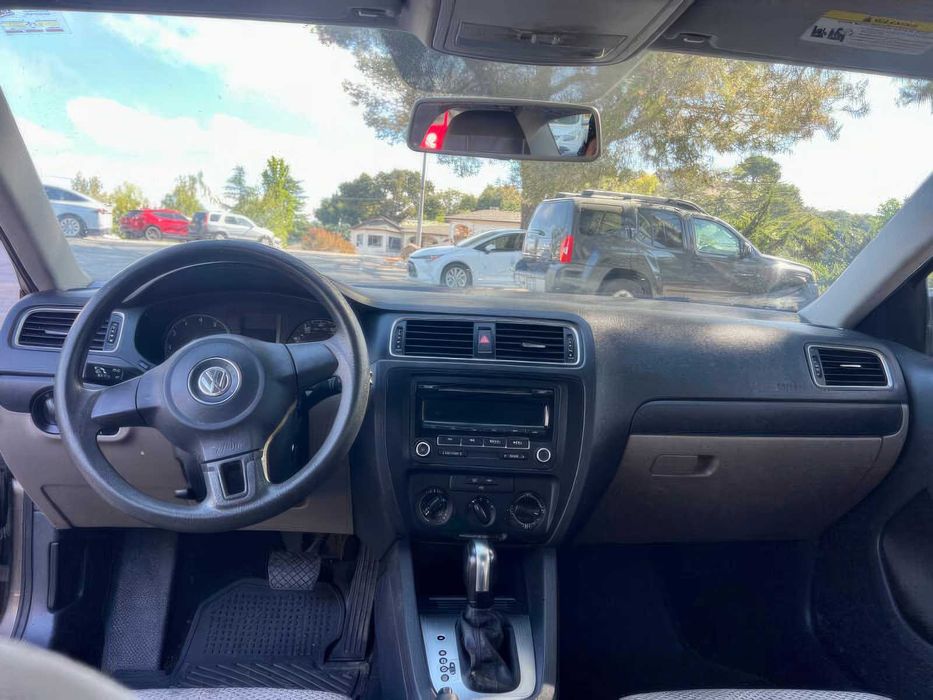 Volkswagen Jetta S      2014