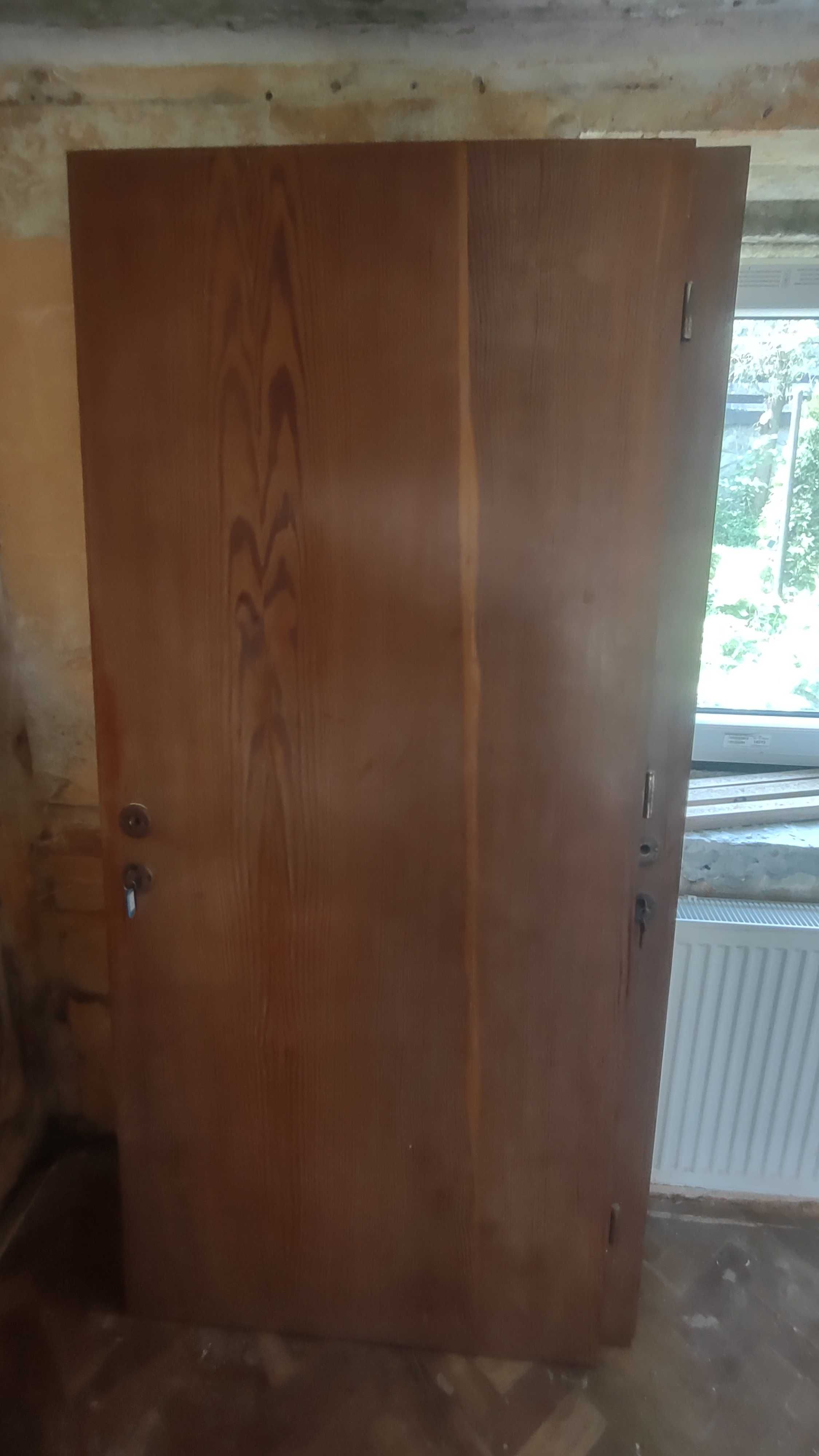 Drzwi wewnętrzne drewniane pełne oraz przeszklone