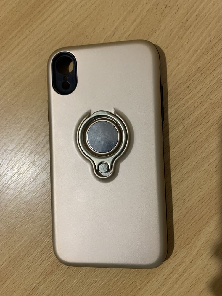 Продам два чехла на iphone xr