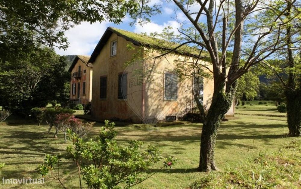 Moradia T8 para venda