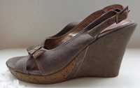 Sandały rozmiar 38 na korkowym koturnie wys. 9,5 cm Clara Barson