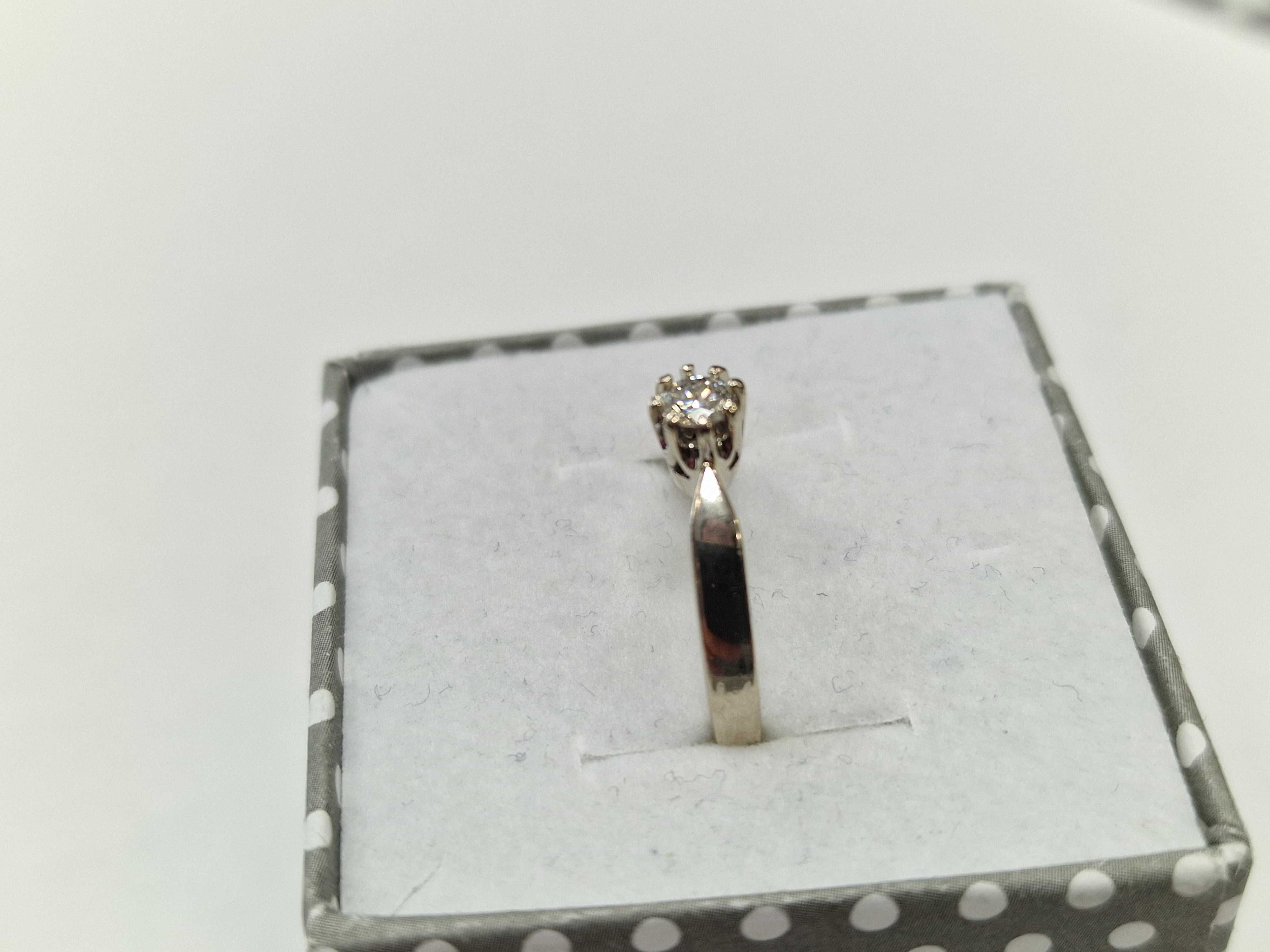 0.17 CT! Złoty pierścionek/ 585/ 2.30 gram/ R8/ DIA/ Certyfikat