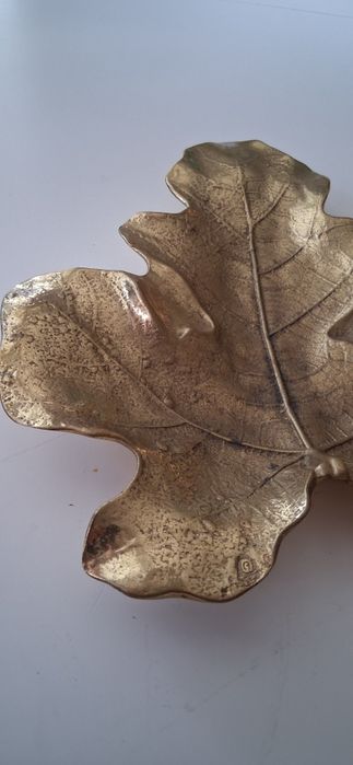 Mosiężny liść  dębu patera z lat 50