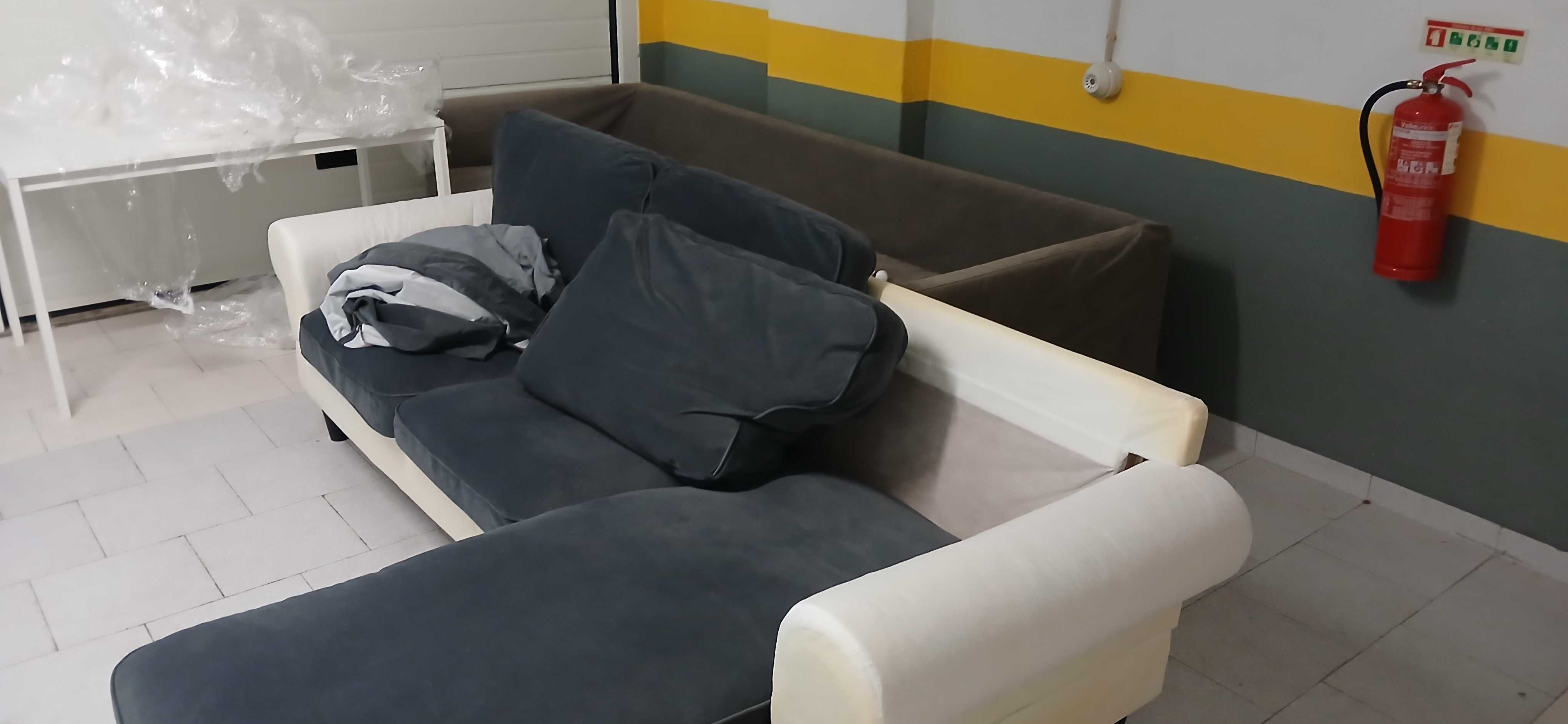 Sofá 3L chaise longue, Sofá 4L grande ,mesa de cozinha em alumínio.
