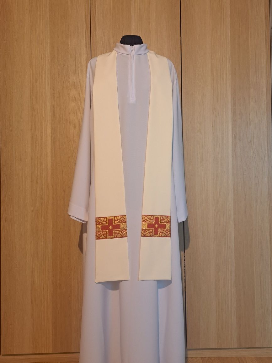 Ornat kremowy, szaty liturgiczne, stuła wewnętrzna.