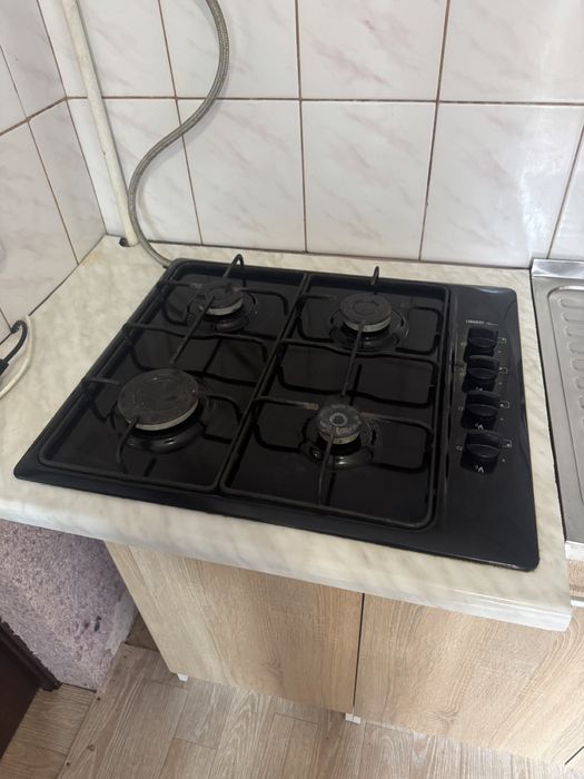 Кухня, кухоний гарнітур + варильна поверхня+ мийка з краном
