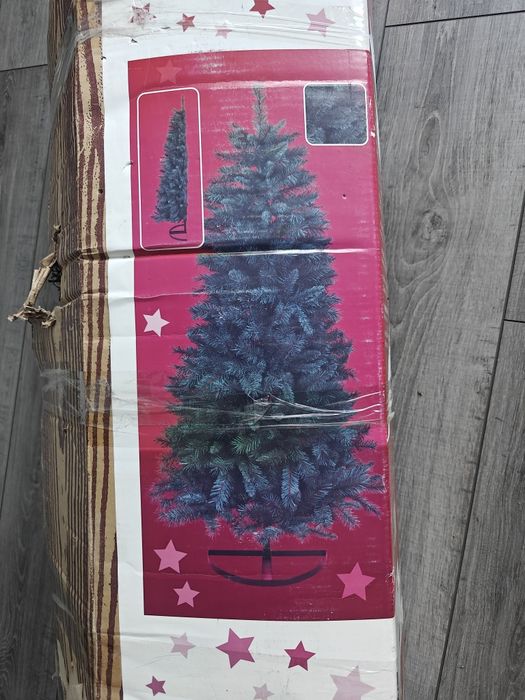 Елка искусственная в угол, к стене, в полукруг