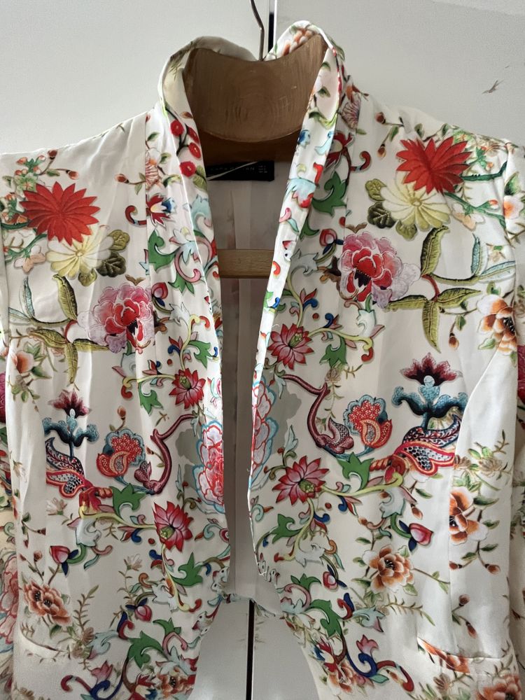Casaco floral da Zara