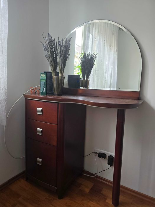Piękna toaletka z lustrem i taboretem. Odbiór tylko osobisty - Ursynów