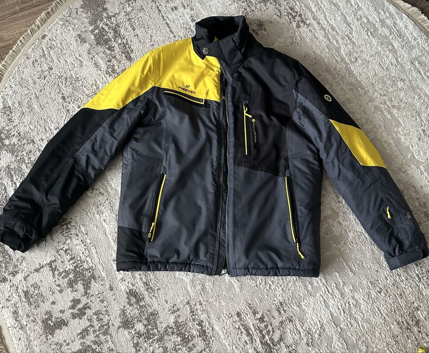 Продам куртку тепла та зручна