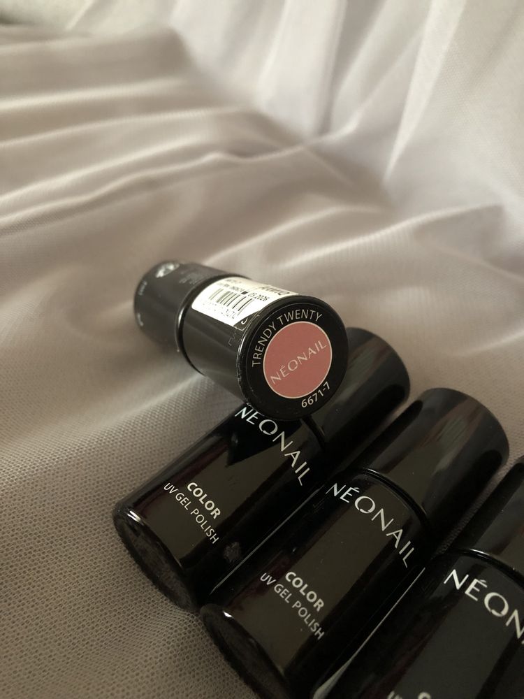 Zestaw 9 nowych lakierów hybrydowych do paznokci NeoNail