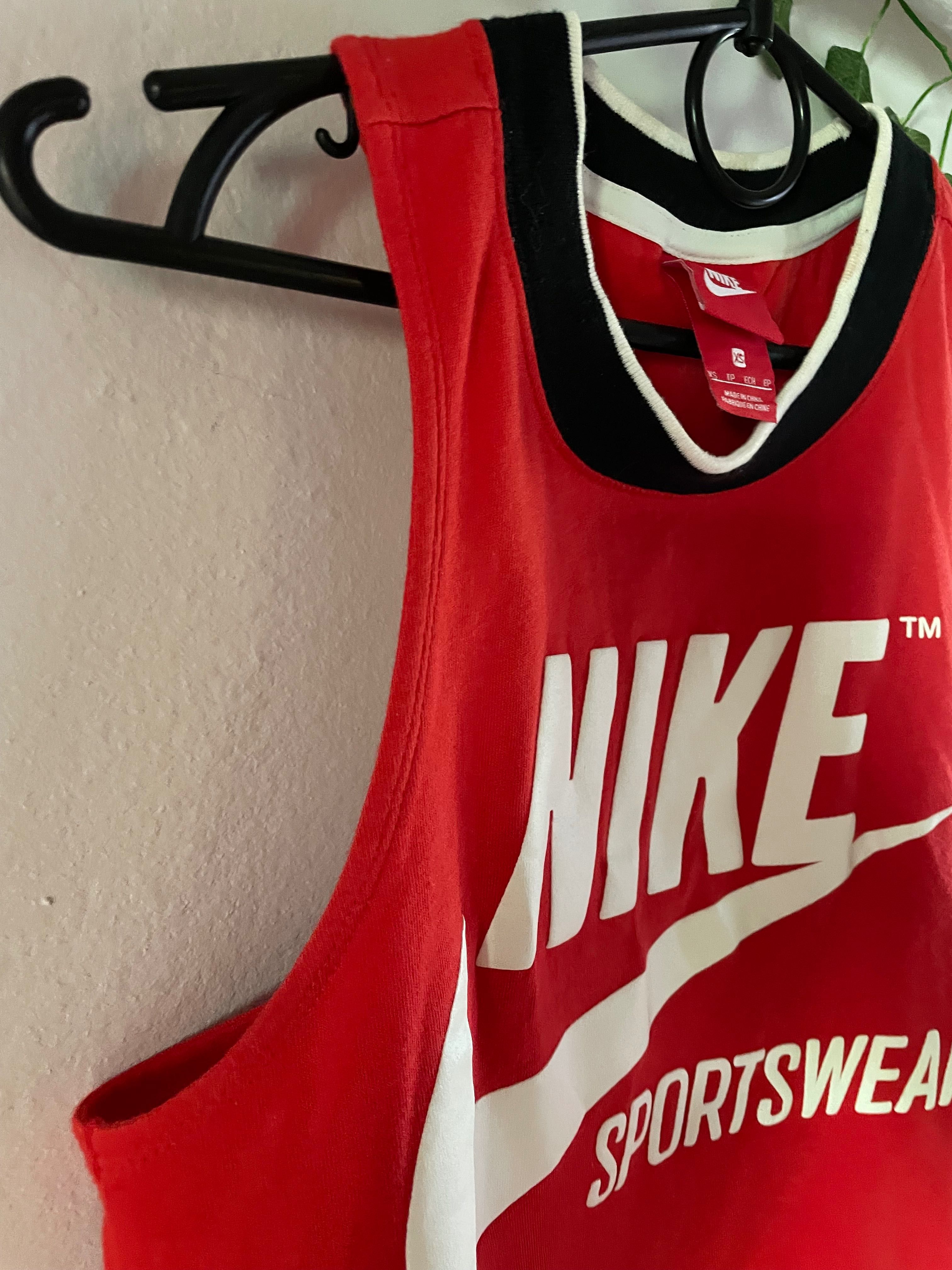 Sprzedam top sportowy damski Nike czerwony piękny XS S stan idealny