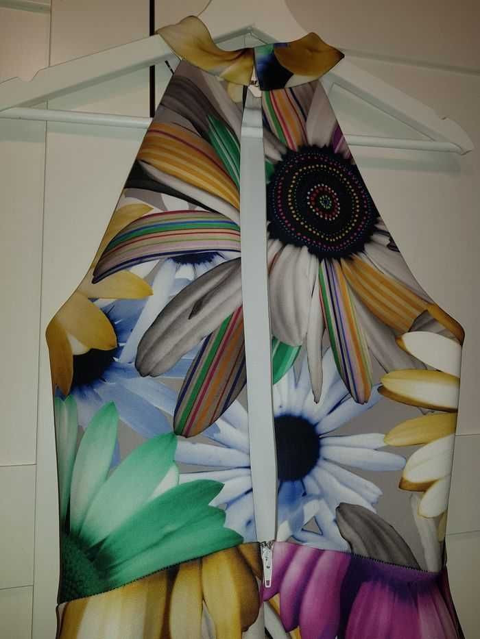 Koktajlowa sukienka Asos w kwiaty, pianka S