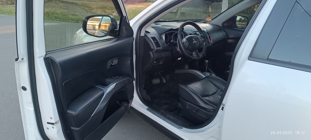 Mitsubishi Outlander XL