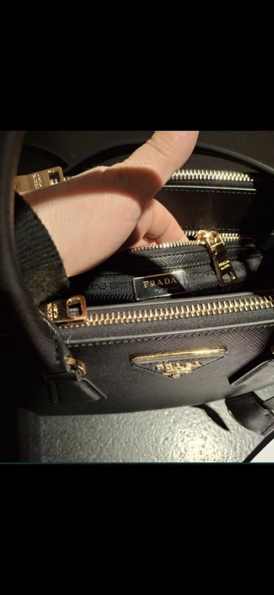 Mala prada preta 23cm