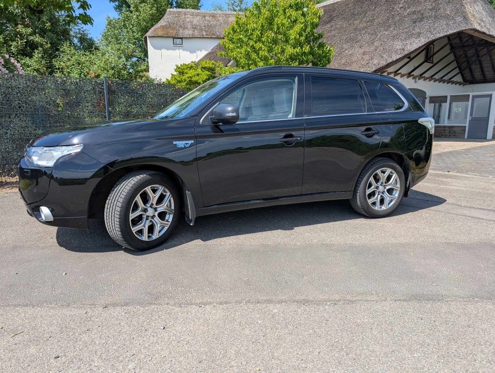 Mitsubishi Outlander 2.0 PHEV 4WD FULL OPCJA!
