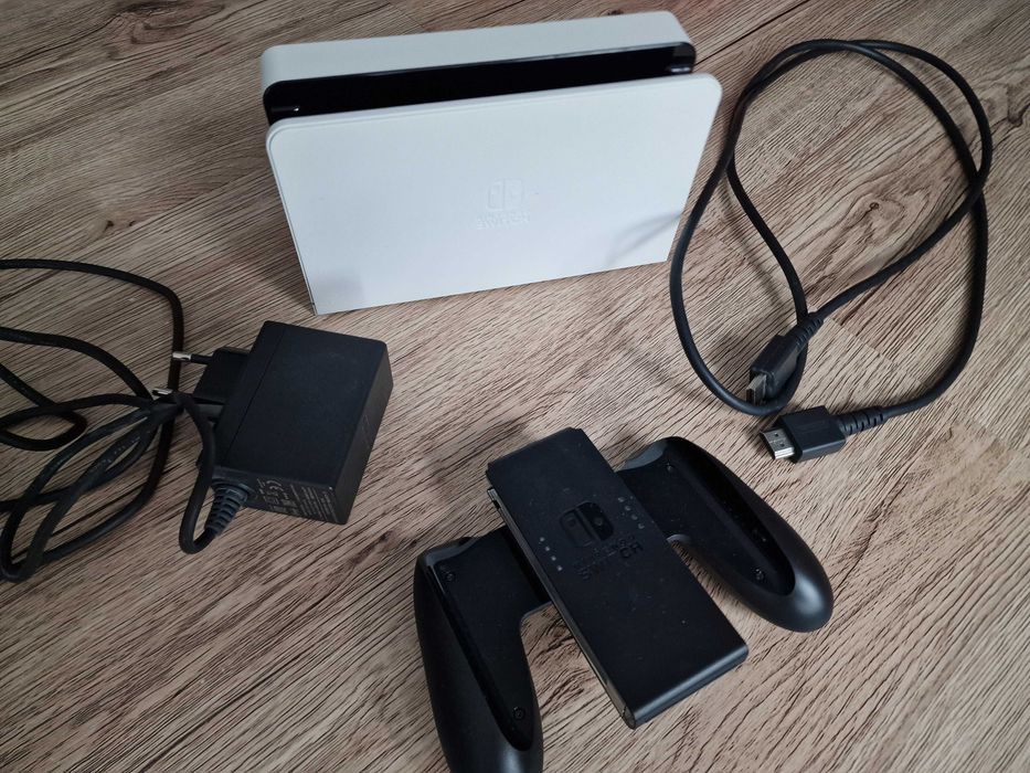 Konsola Nintendo Switch OLED biała z akcesoriami