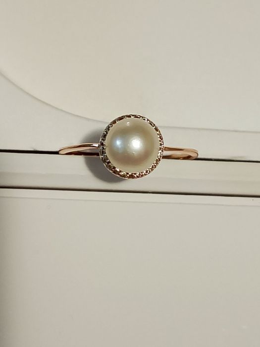 Золотое кольцо с жемчугом и фианитами 585 пробы. Размер- 20.