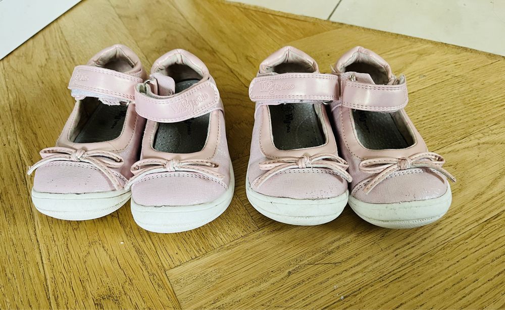 Buty / kapcie do przedszkole dla bliźniaczek blizniaczki Rozmiar 24 25