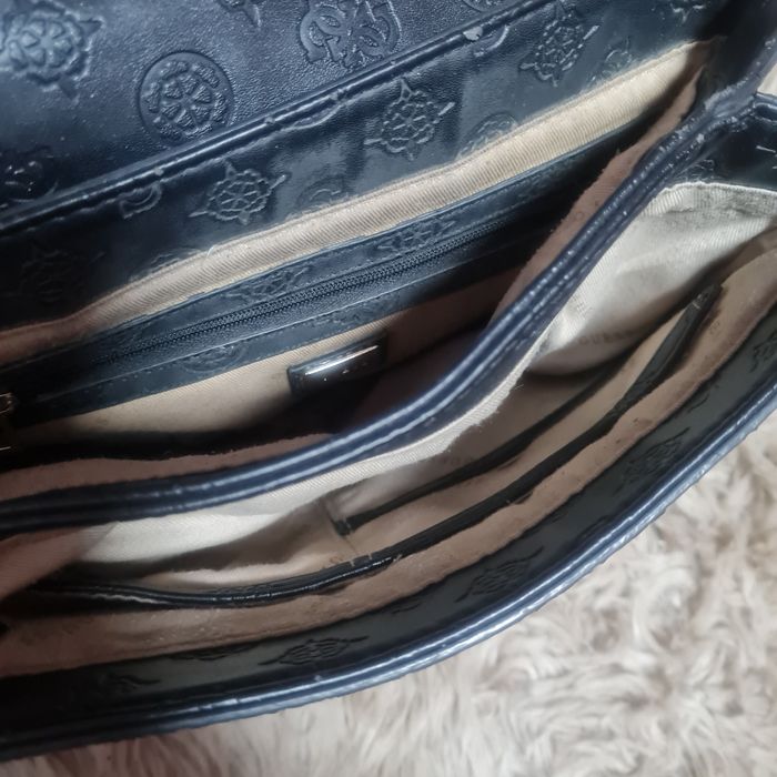 Guess torebka mała listonoszka albo na ramię logowana ze złotym łańcus