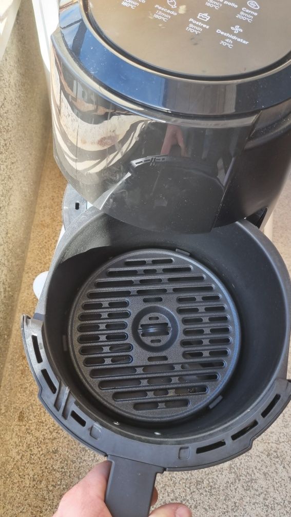 Vendo air fryer.