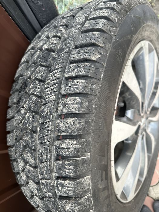 Продам зимові Шини з дисками 225/60/17