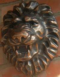 Голова льва барельеф