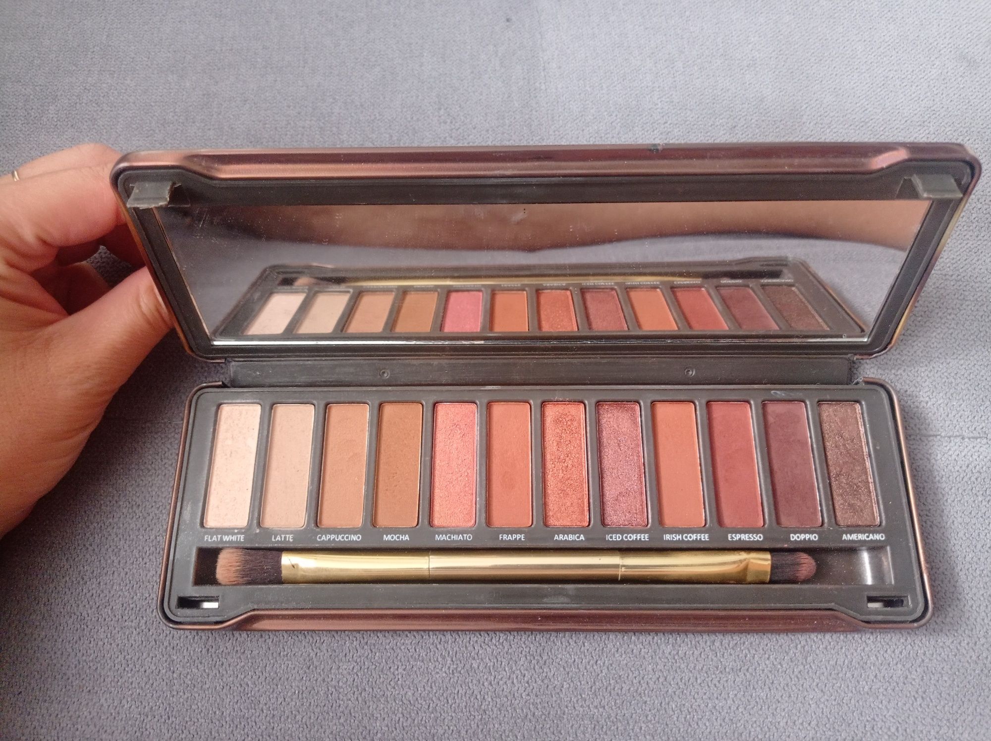 Cienie do powiek Eveline Charming Mocha
