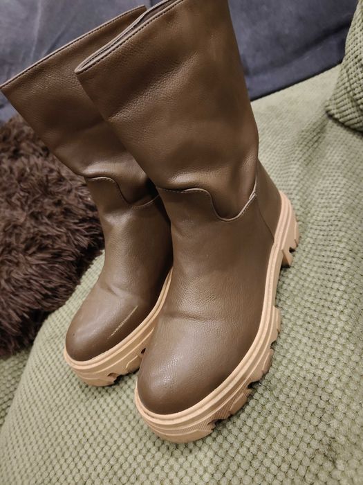 Brązowe botki na grubszej podeszwie