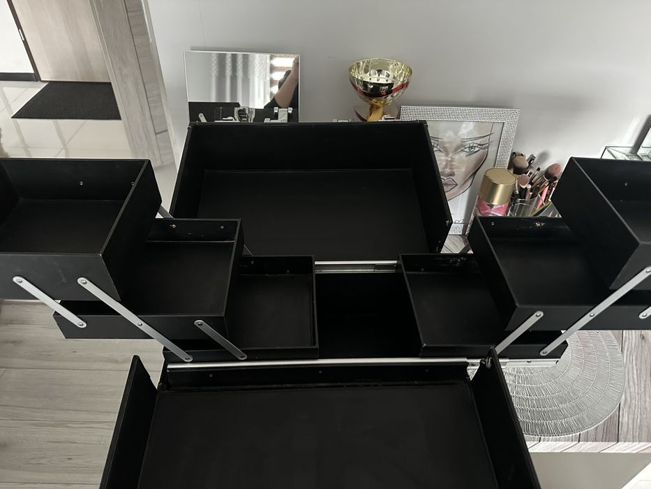 Kufer kosmetyczny Inglot