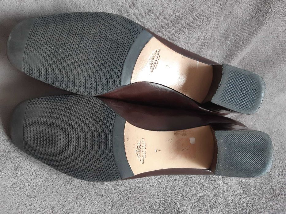 Czółenka buty na obcasie bally