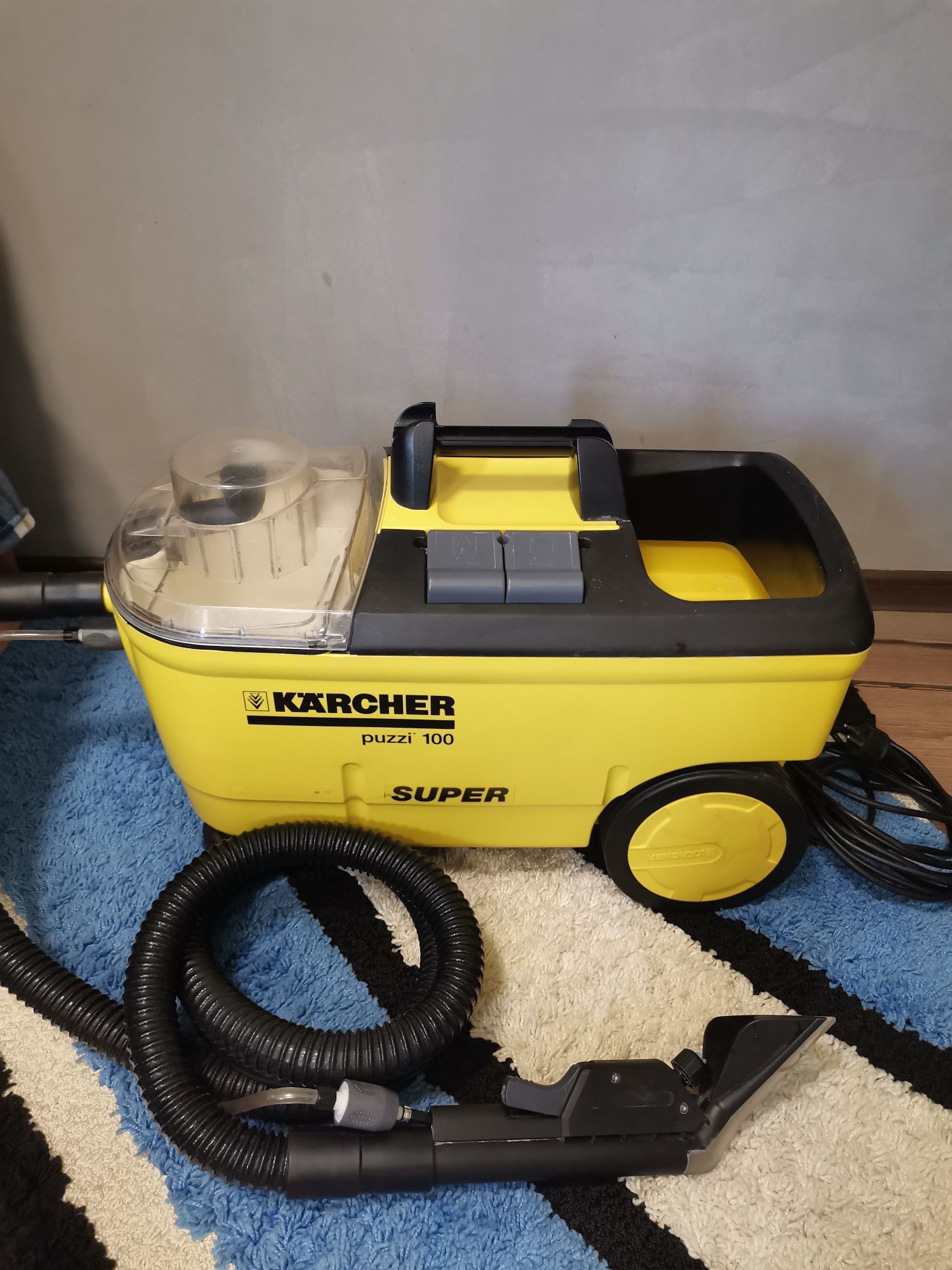 Аренда моющего пылесоса Karcher Puzzi 100 / Puzzi 8/1  для химчистки