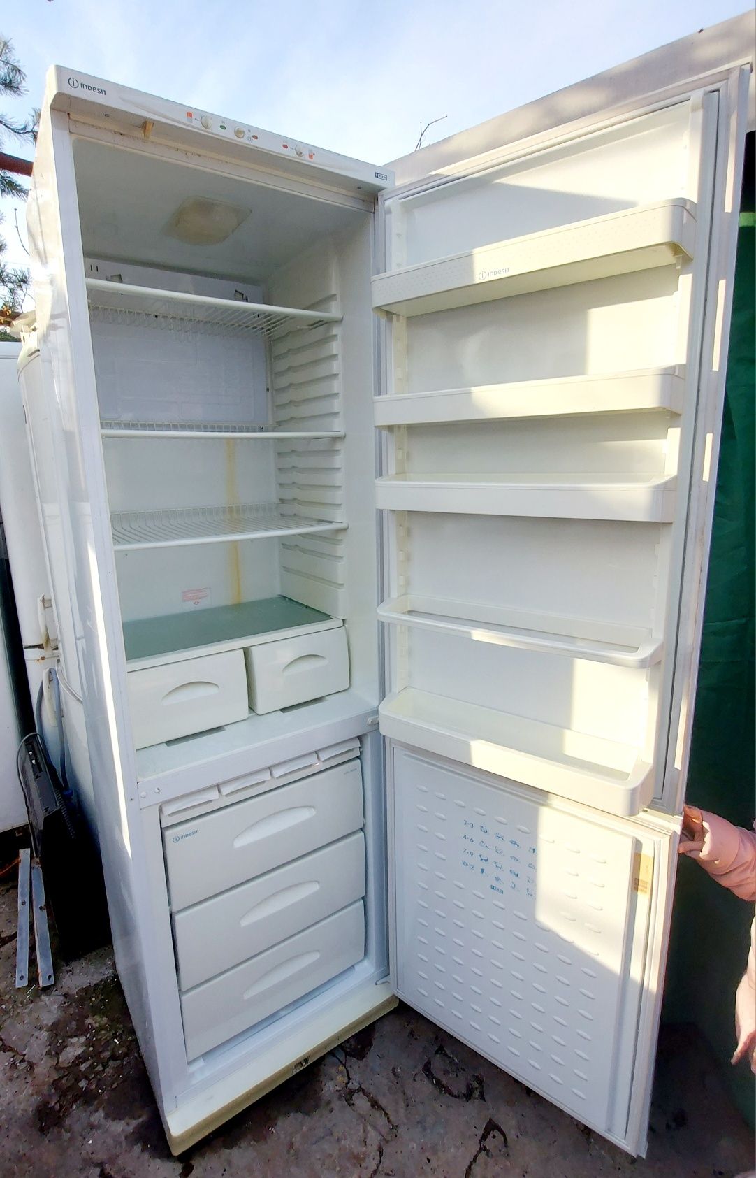 Холодильник Indesit CG 2410 W