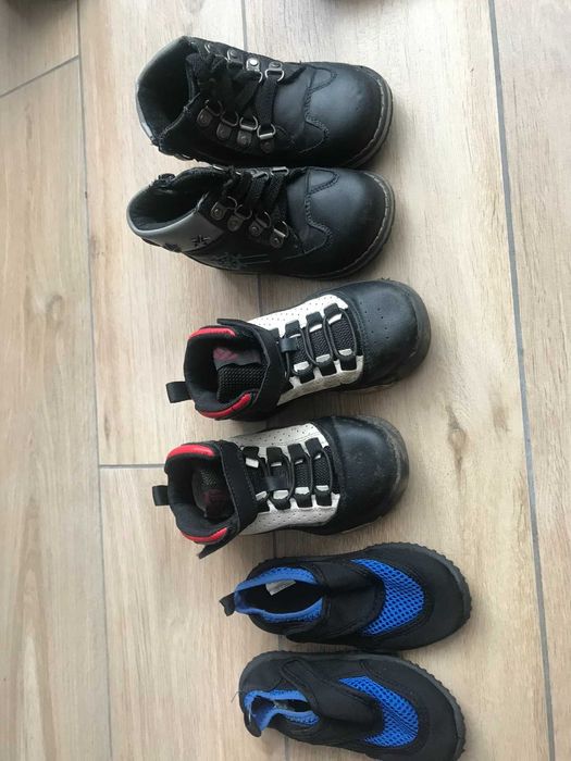 пара черевиків та макасини