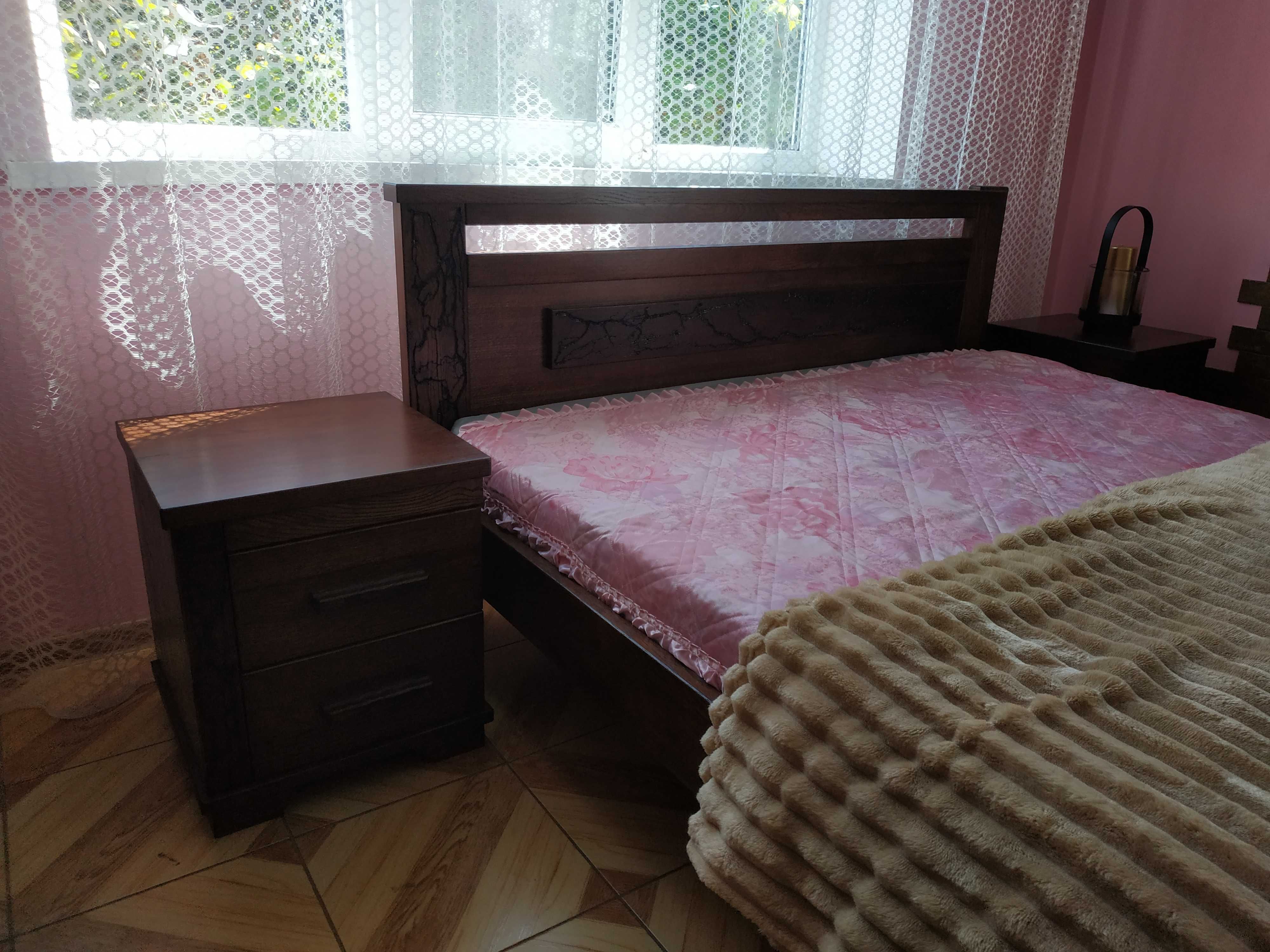 Ліжка дубові двохспальні. Столик журнальний дубовий