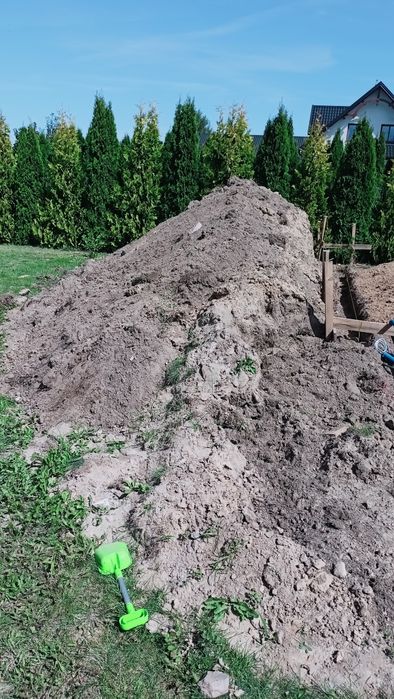 Oddam za darmo ziemię / ziemia z wykopu