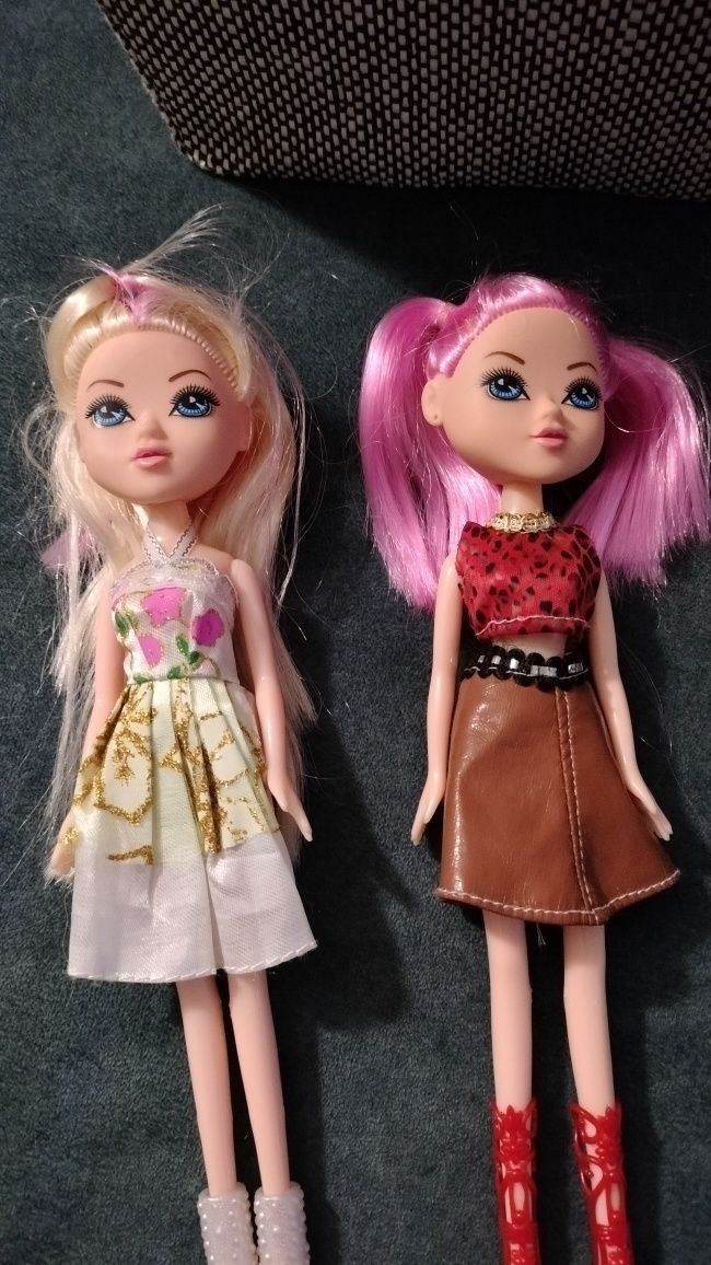 Dwie lalki barbie