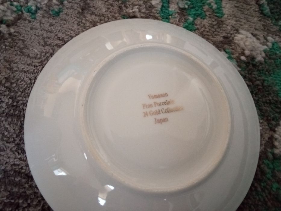 Zestaw 6 filizanek z podstawkami