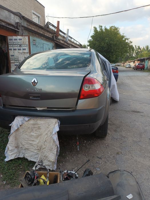 Продам бампер  задний  рено меган 2 седан