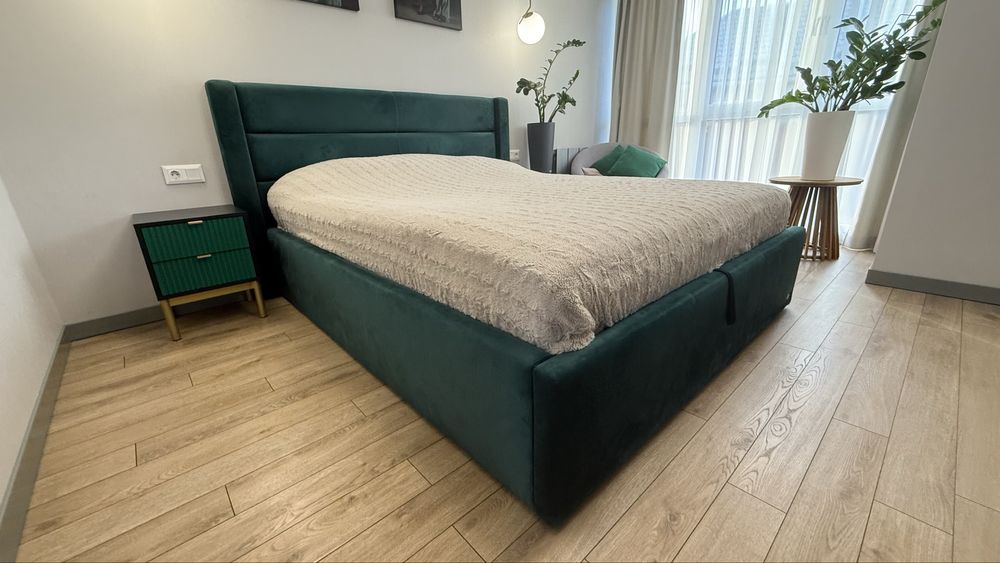 ліжко двухспальне, спальний комплект , прикроватні тумби