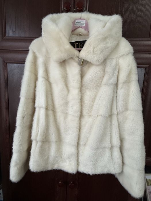 Продам норкову шубу