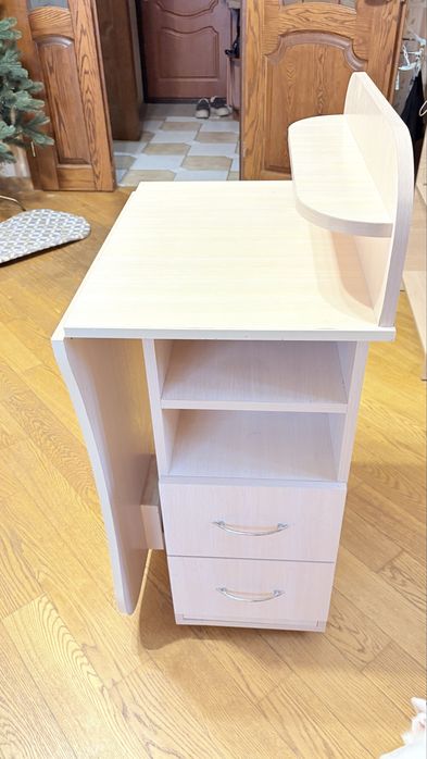 Стіл для манікюру