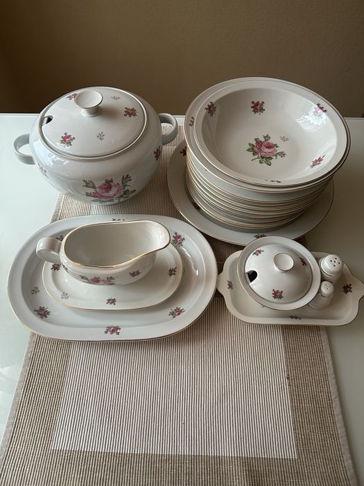Фарфор из ГДР. Комплект столовой посуды