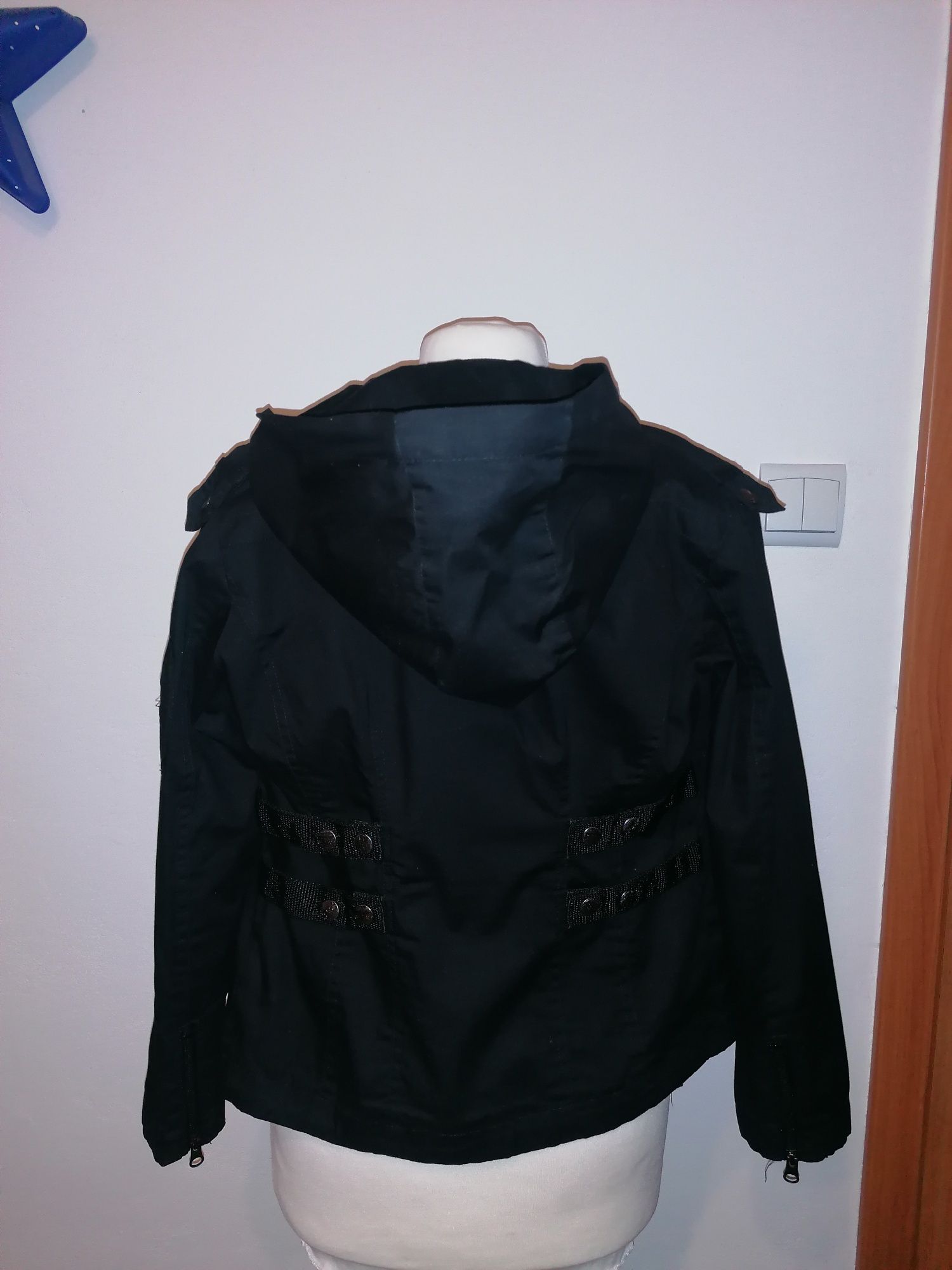 Czarna kurtka na jesień, rozmiar 146, bawełna, z kapturem
