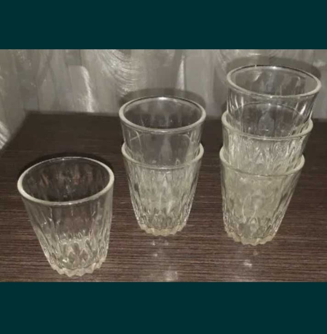 Посуд часів срср. Тарілки, соусник, стакани, стопки