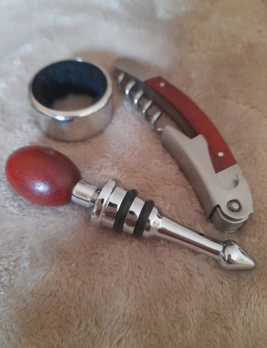 Estojo novo com utensílios para vinho