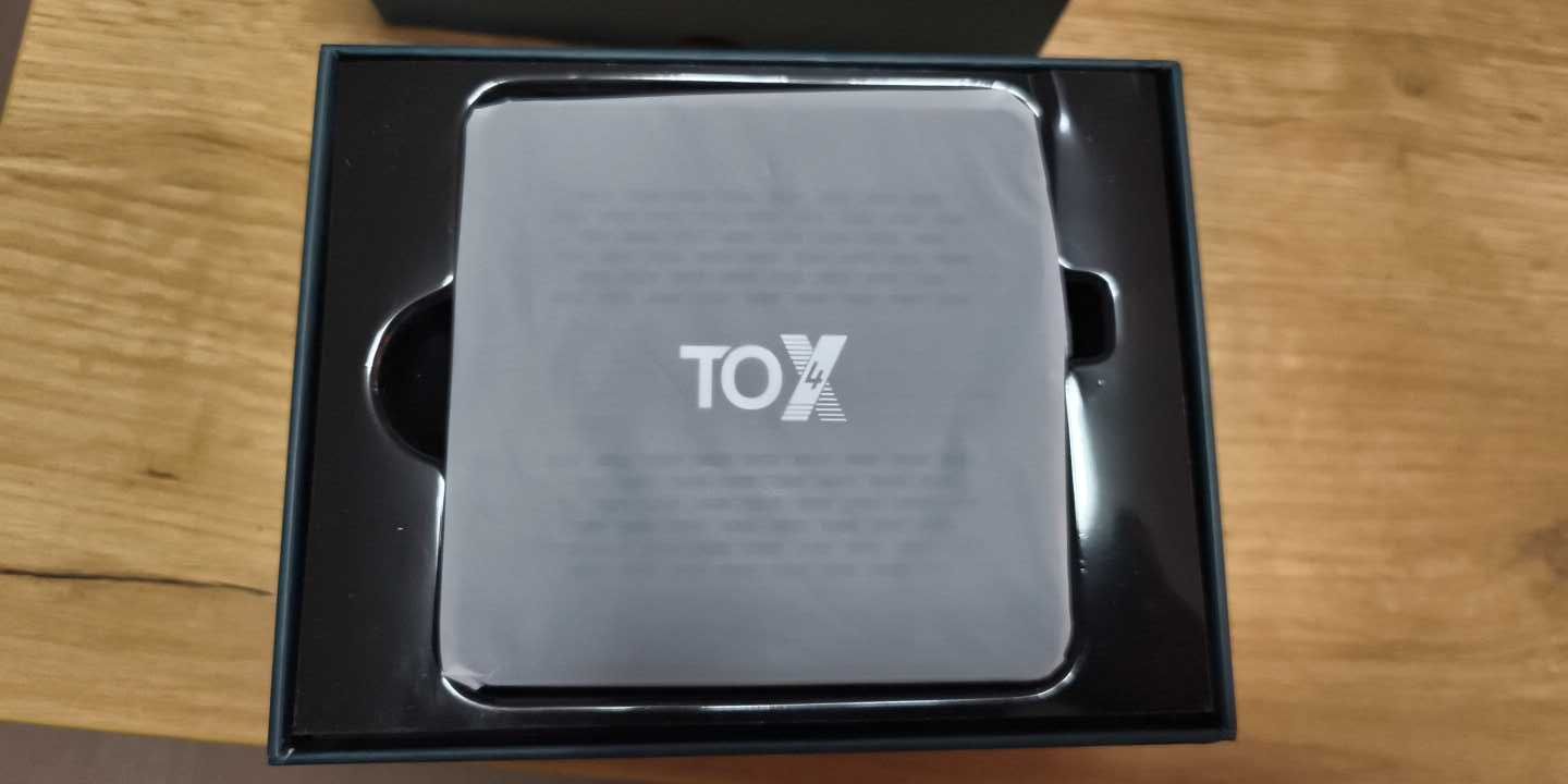 TOX4 Android 13 Smart TV Box 4 ГБ 32 ГБ
