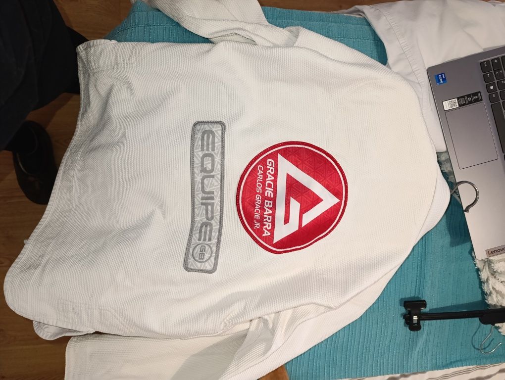 Kimono Gracie Barra mulher F3