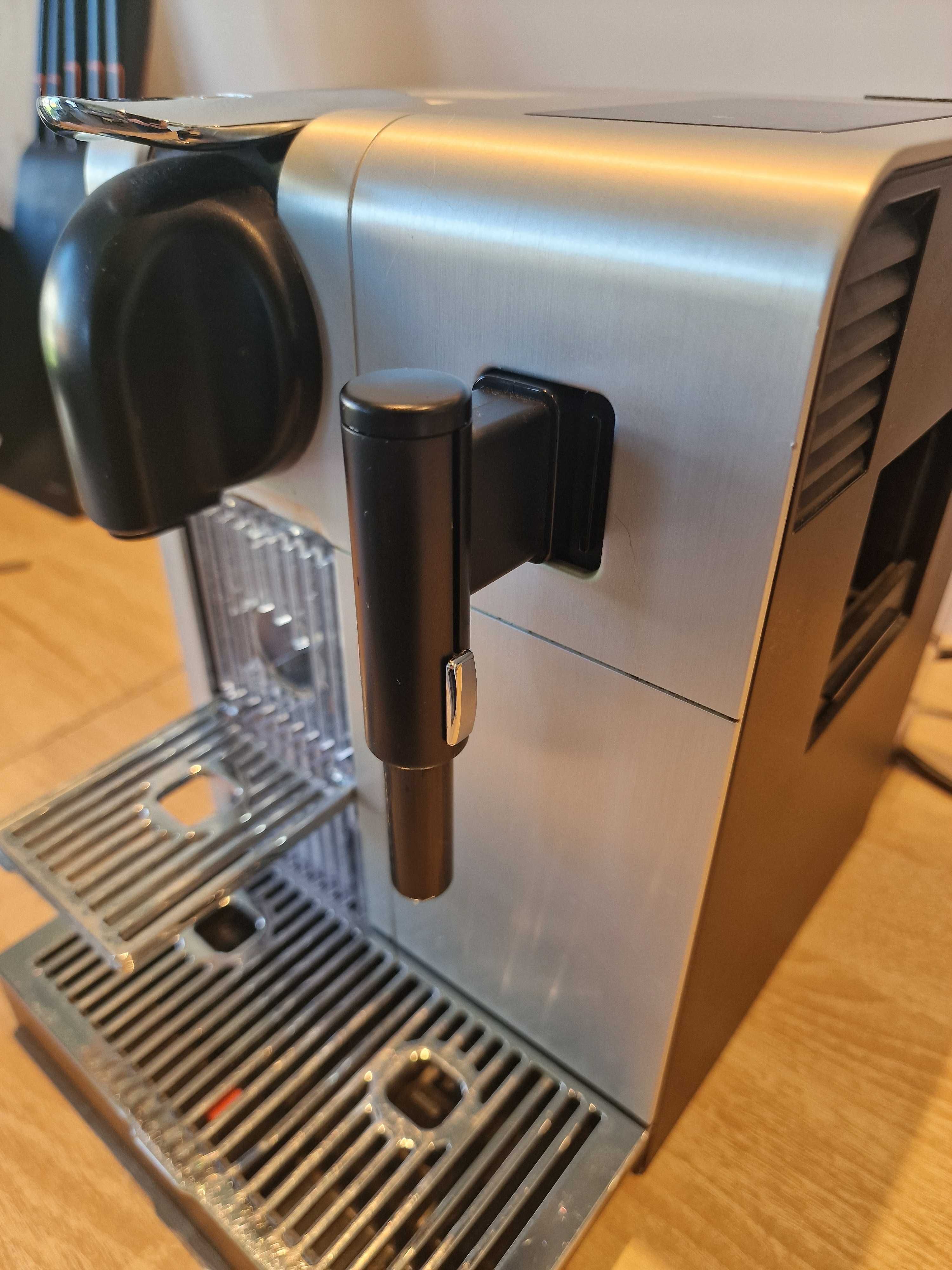 Ekspres kapsułkowy De Longhi Lattissima Pro EN750.MB Nespresso